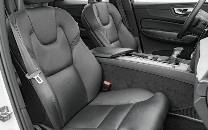 Volvo XC 60 cena 119850 przebieg: 210829, rok produkcji 2018 z Brzesko małe 742